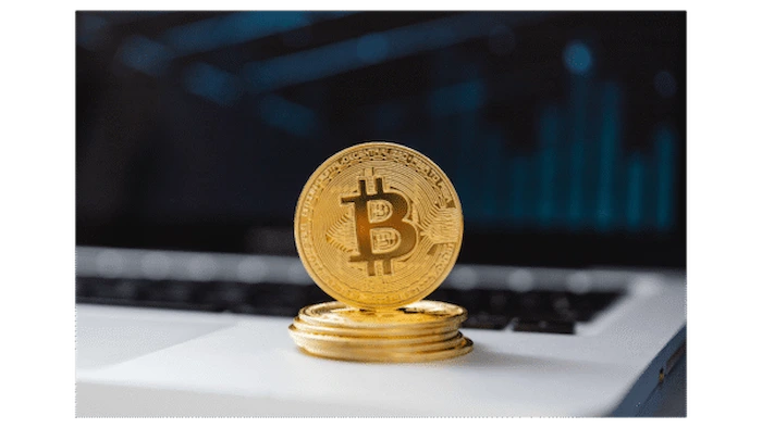 image d'une pièce de Bitcoin, la reine des cryptos.