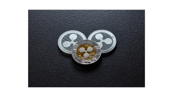 3 pièces représentant la crypto XRP de Ripple